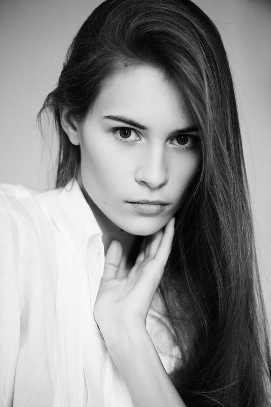 Female model photo shoot of Thumbelina Jordan