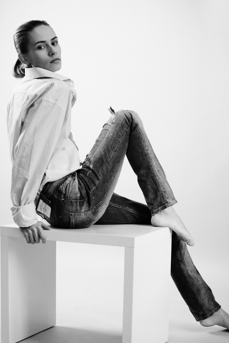 Female model photo shoot of Thumbelina Jordan