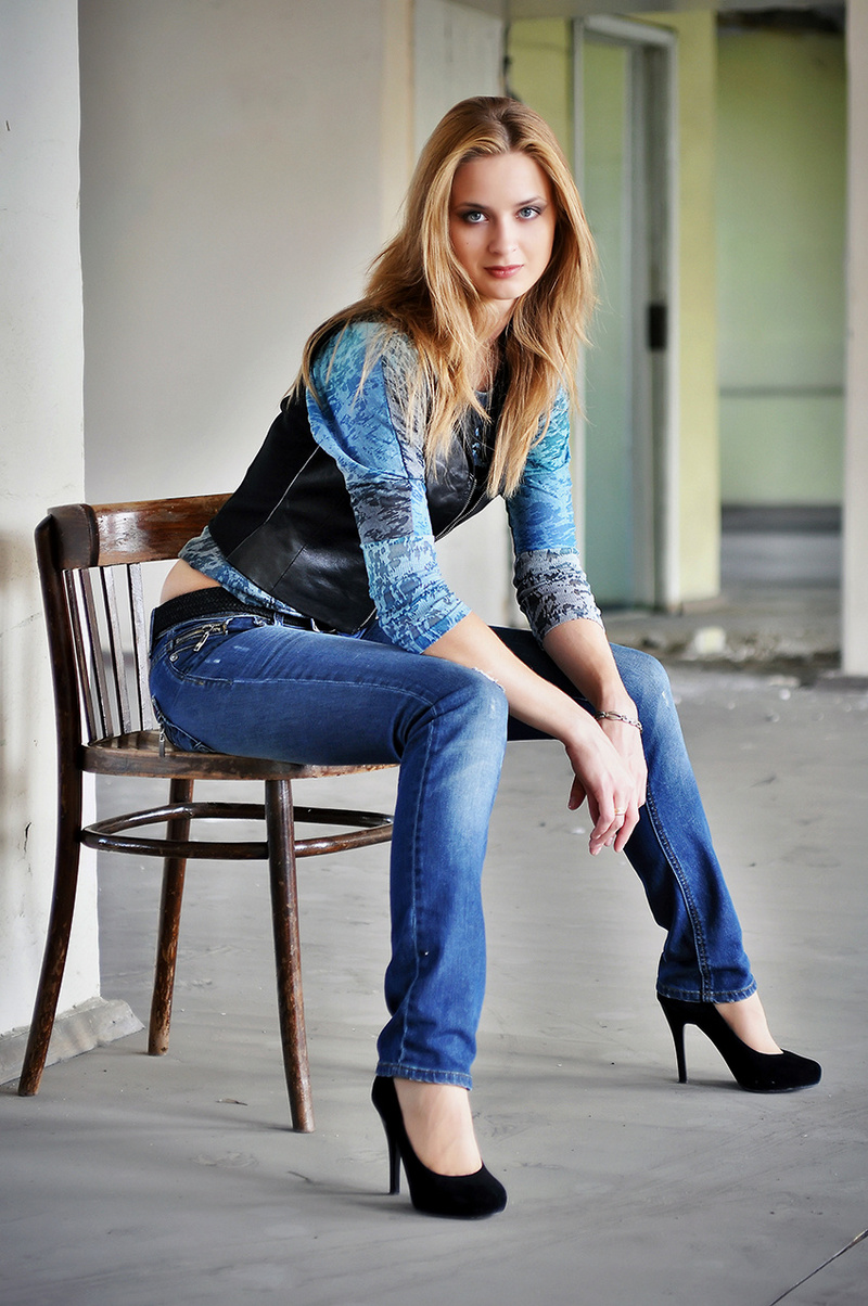 Female model photo shoot of Yuliya Pyshkova