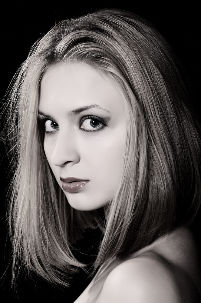 Female model photo shoot of Yuliya Pyshkova