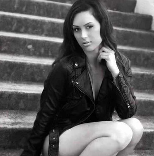 Female model photo shoot of Jenny Flores 