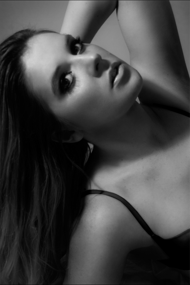 Female model photo shoot of Lyndal-Jayne
