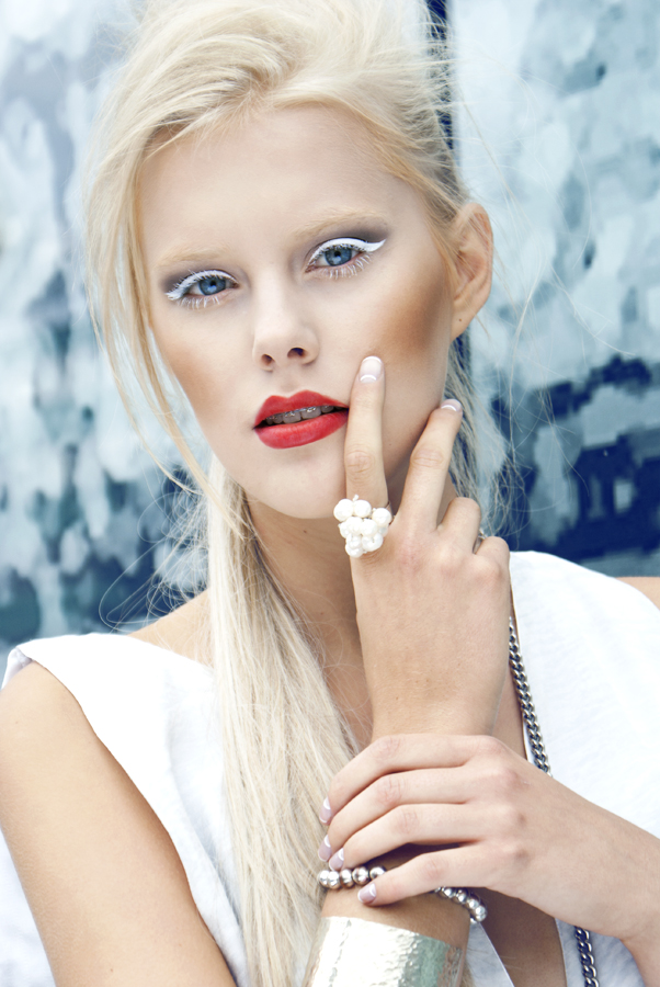 Female model photo shoot of Daria Krzemien