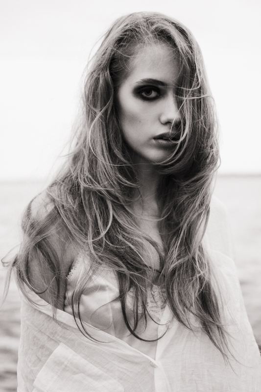 Female model photo shoot of Evgenia Karica