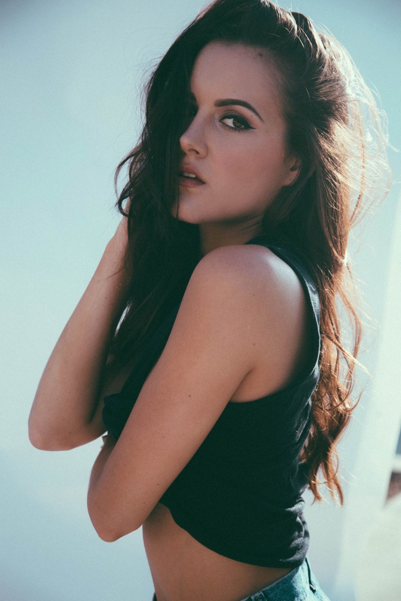 Female model photo shoot of JESSI ELAINE by Michael Benatar