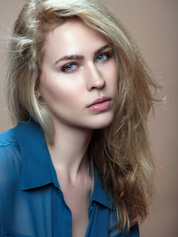 Female model photo shoot of Genevieve Hope by AL_BA