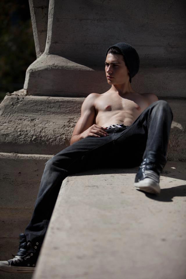 Male model photo shoot of Aris Sureni