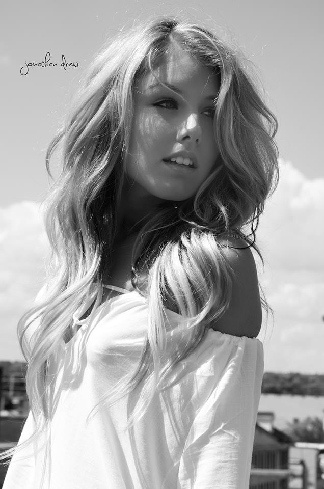 Female model photo shoot of Justyce Stewart
