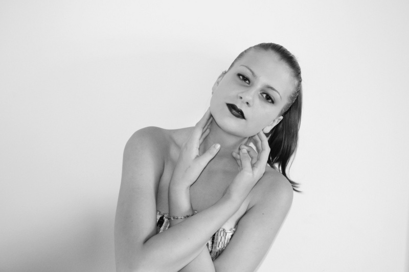 Female model photo shoot of Paulina Victoria