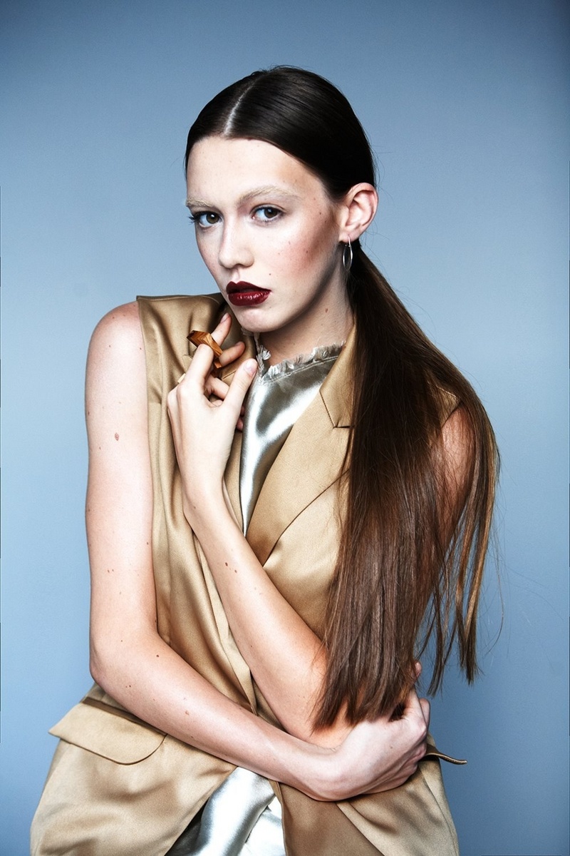 Female model photo shoot of Ekaterina MUA