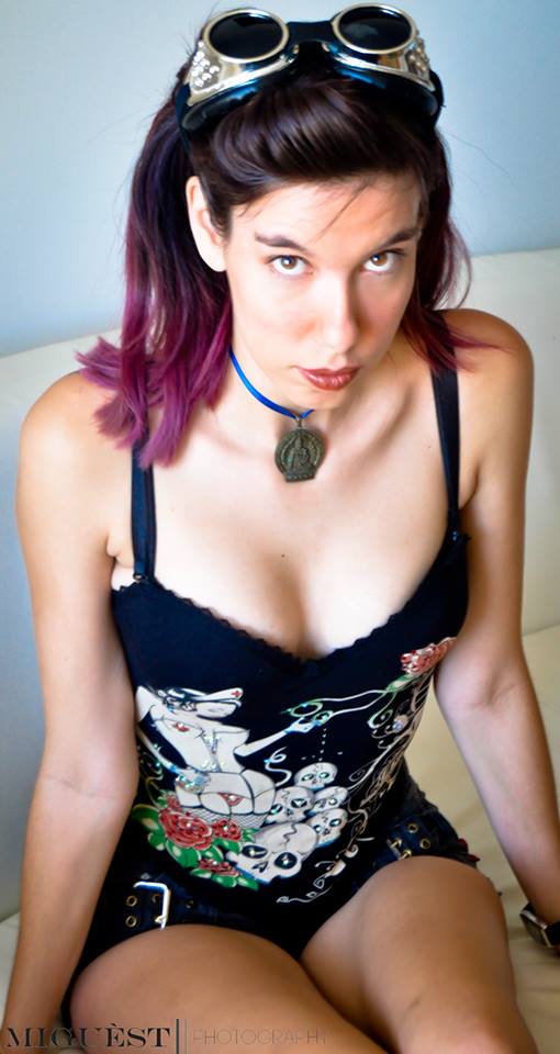 Female model photo shoot of Elizabeth InaBox