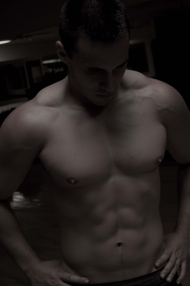 Male model photo shoot of Fernando Huber in Gold's Gym