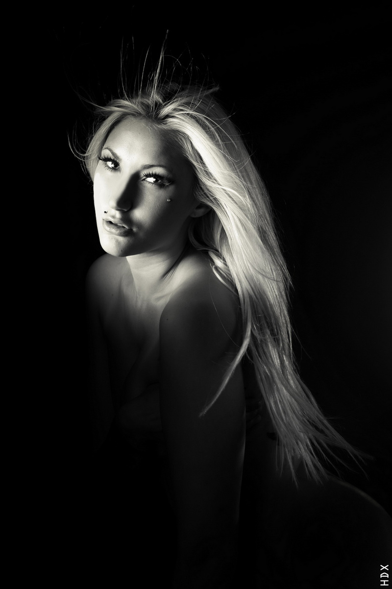 Female model photo shoot of Lindsay Irving