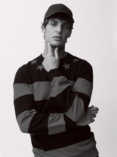 Male model photo shoot of Julianooo