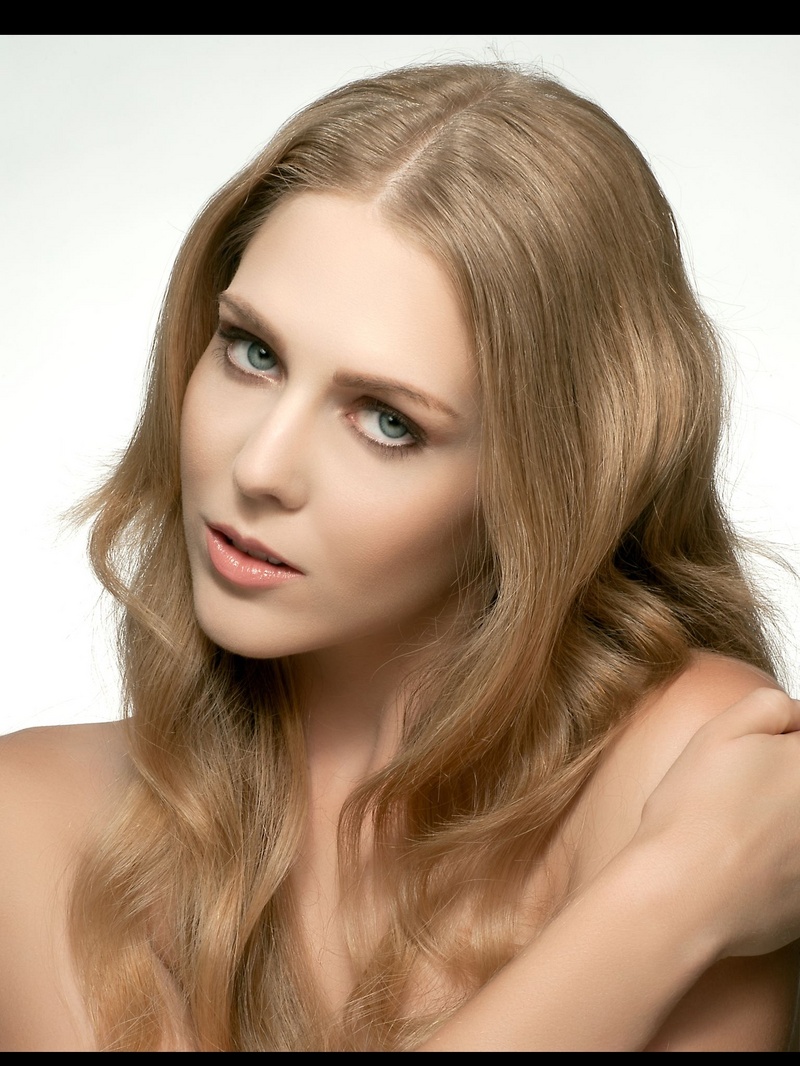 Female model photo shoot of Lisa M Nabb Makeup 