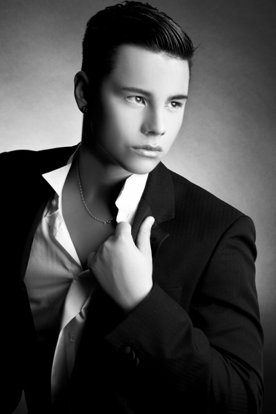 Male model photo shoot of Mike Thulborn
