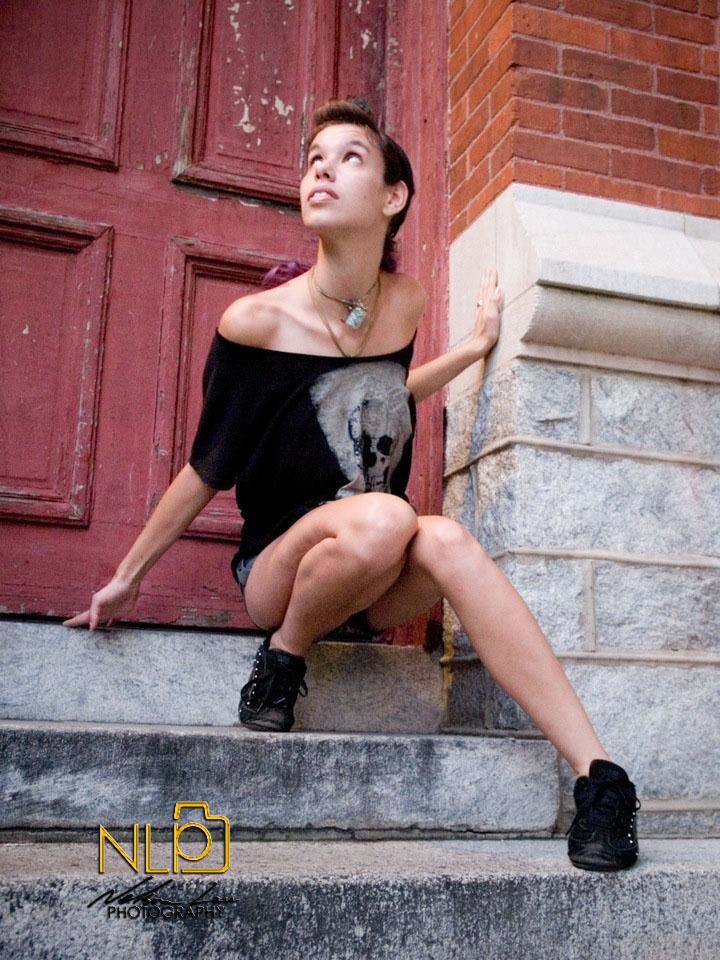 Female model photo shoot of Elizabeth InaBox