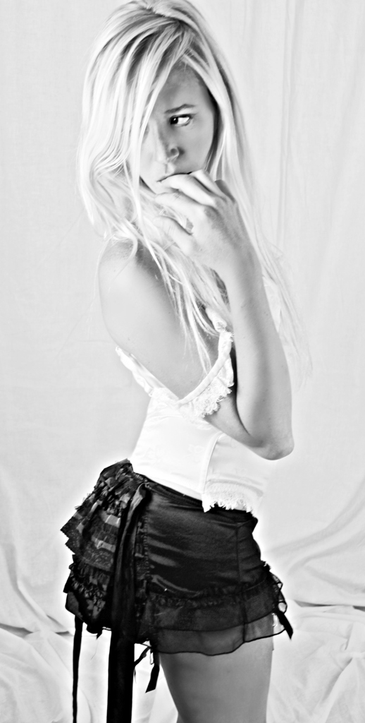 Female model photo shoot of Michele Bucklo