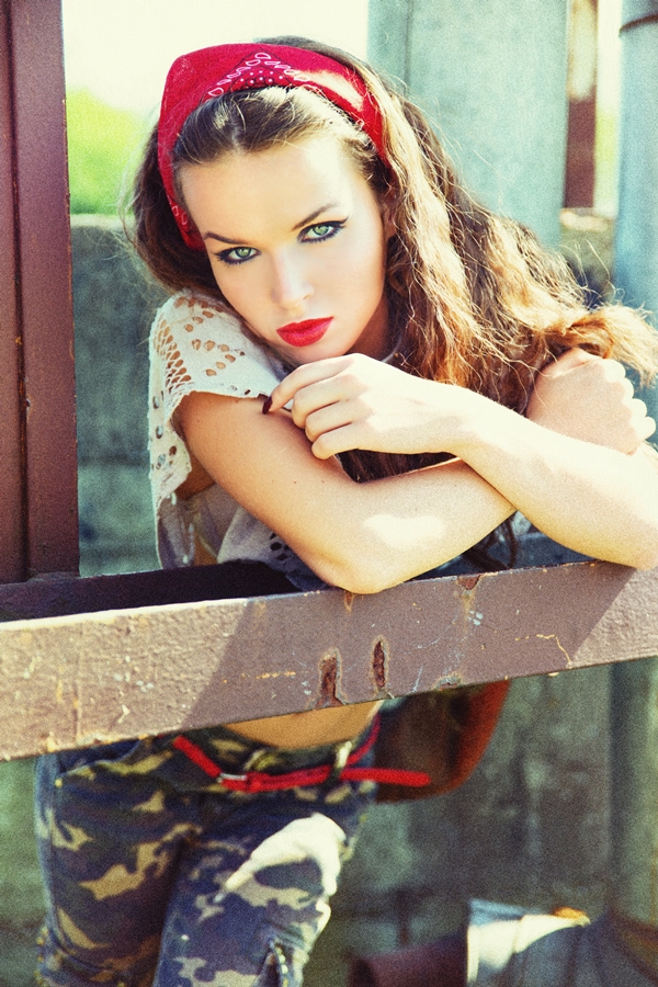 Female model photo shoot of Darya Gritsyuk