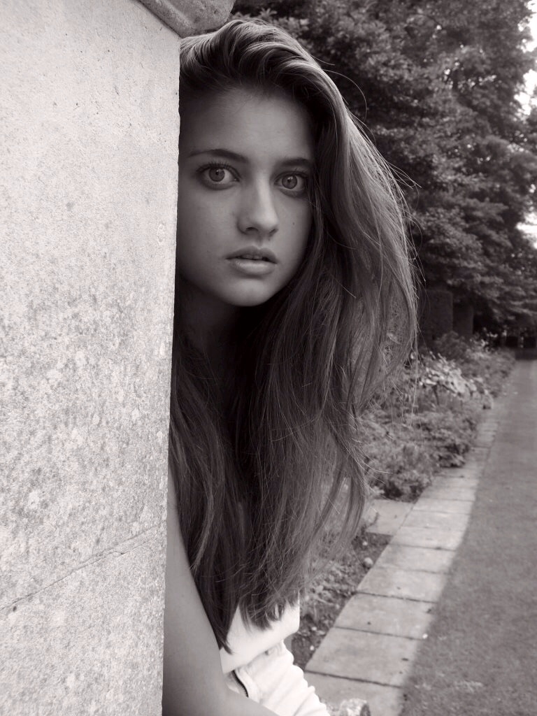 Female model photo shoot of Olivia Knightly
