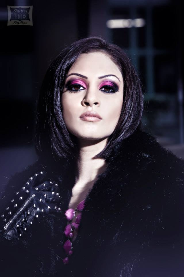 Female model photo shoot of Raveena Thindh