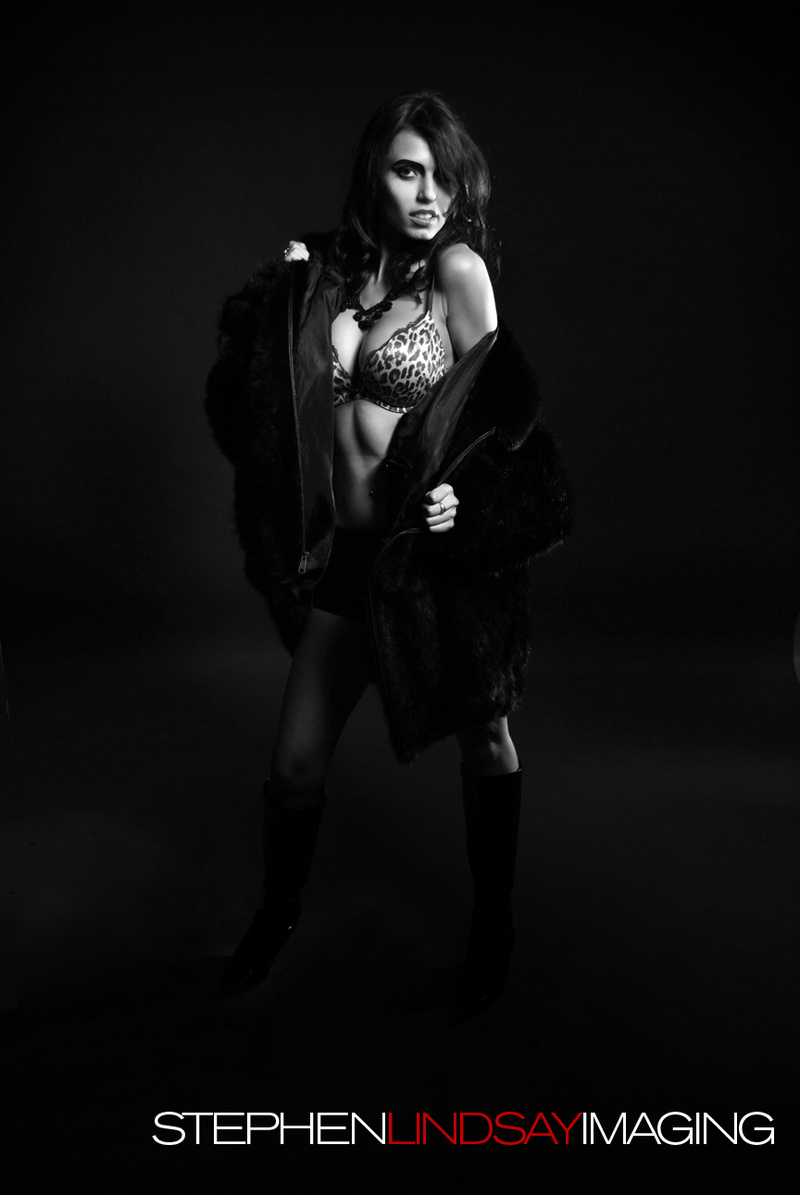 Female model photo shoot of Lindsey Souden