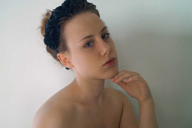 Female model photo shoot of Saskia 