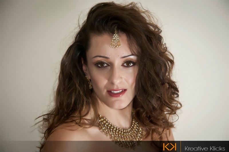 Female model photo shoot of Farah Khan