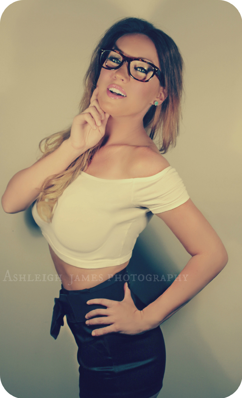 Female model photo shoot of ashleigh james