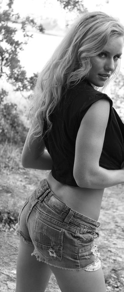Female model photo shoot of Ashley Compton in Grapevine, Tx