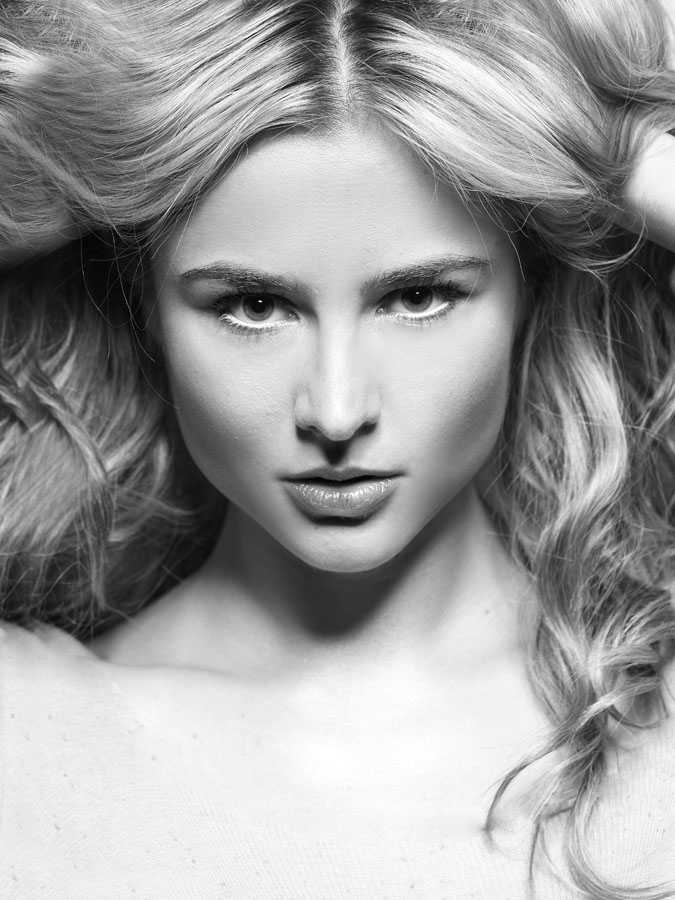 Female model photo shoot of Yulia Laktionova Photo