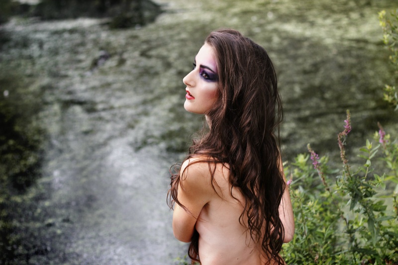 Female model photo shoot of Robyn Knight