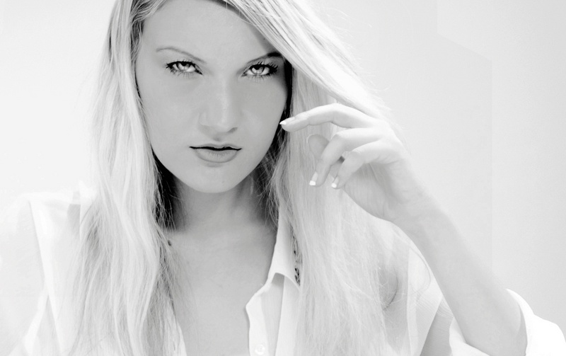 Female model photo shoot of Viktooria Schneider