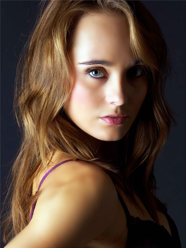 Female model photo shoot of Elena Carter