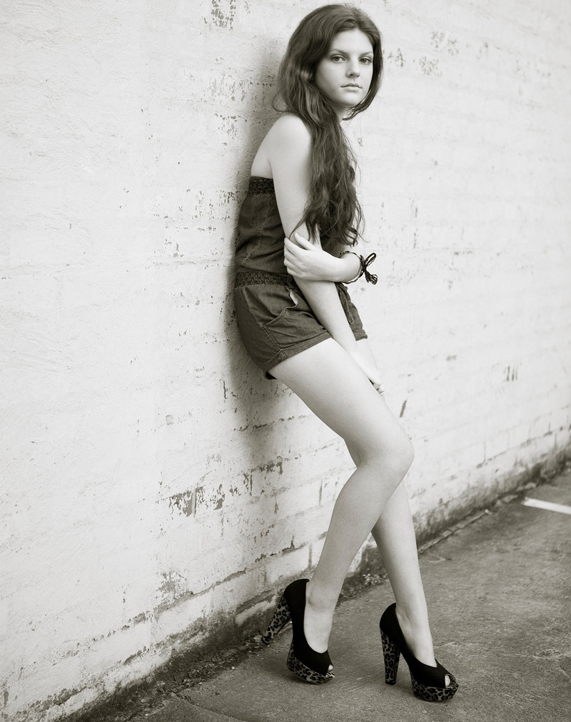 Female model photo shoot of Lara Jade B