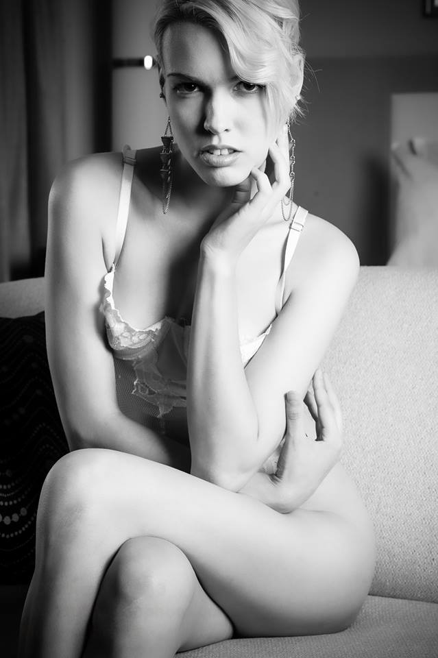 Female model photo shoot of Elana Wrobel