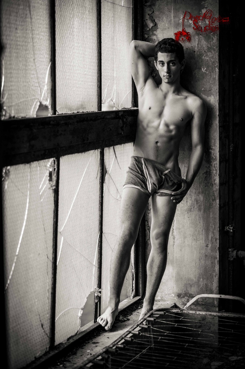 Male model photo shoot of Romel Villafranca