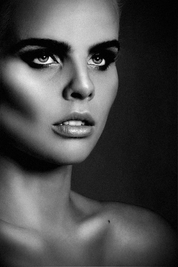 Female model photo shoot of Emma Frida
