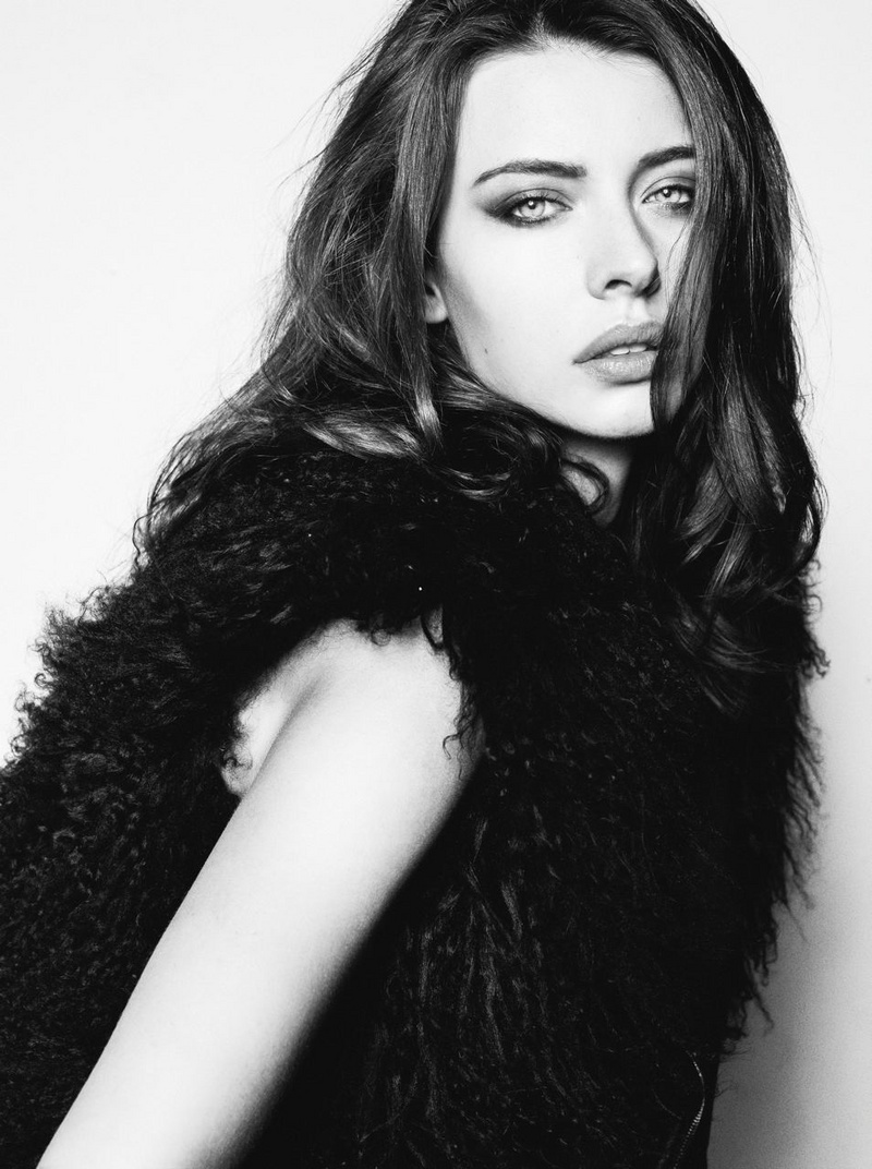 Female model photo shoot of Michelle Foran