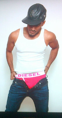 Male model photo shoot of Vibeish 