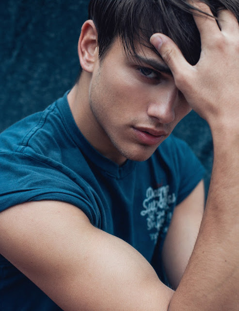 Male model photo shoot of Nathaniel95