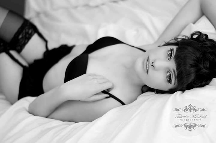 Female model photo shoot of Imogen Kihan