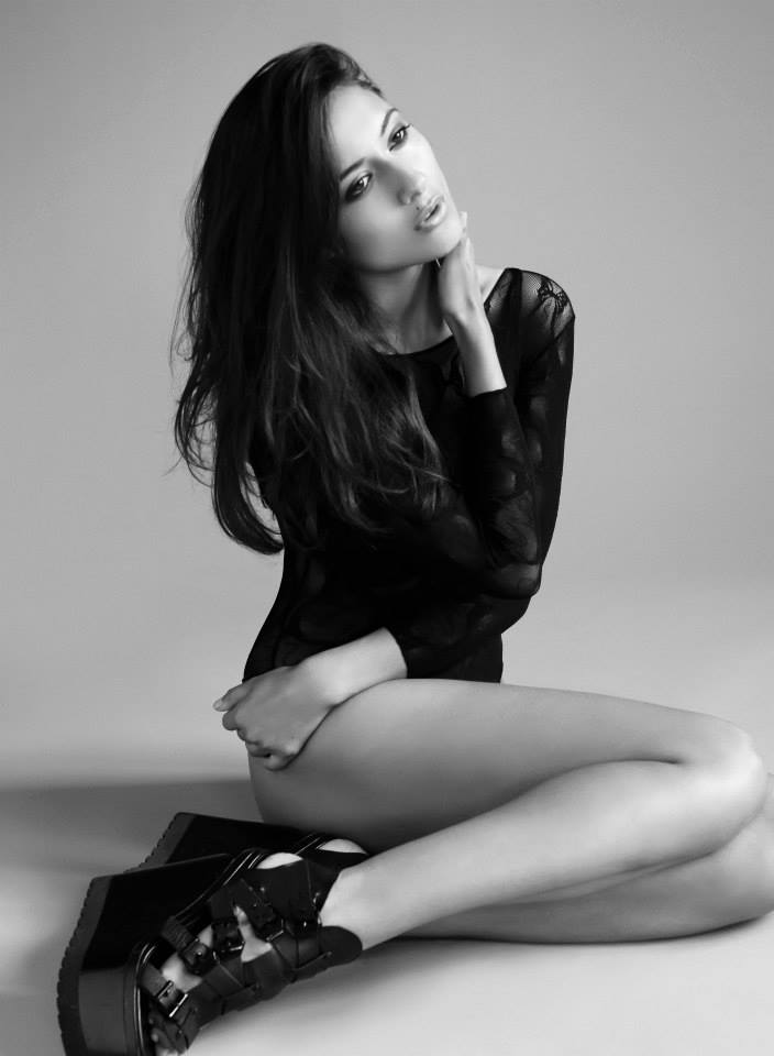 Female model photo shoot of Alexandra123