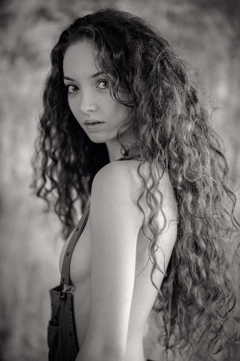 Female model photo shoot of Alexia Giordano