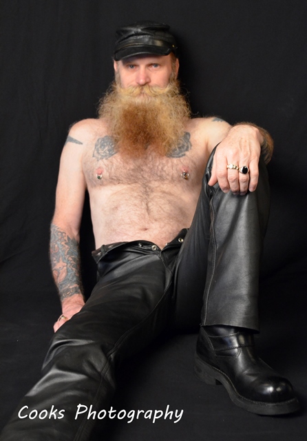 Male model photo shoot of Ursoverde