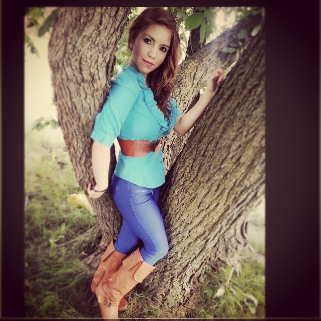 Female model photo shoot of Damaris Gonzalez 