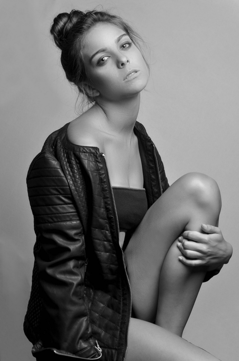 Female model photo shoot of Xiomara Montalvo