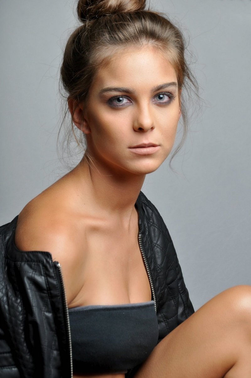 Female model photo shoot of Xiomara Montalvo