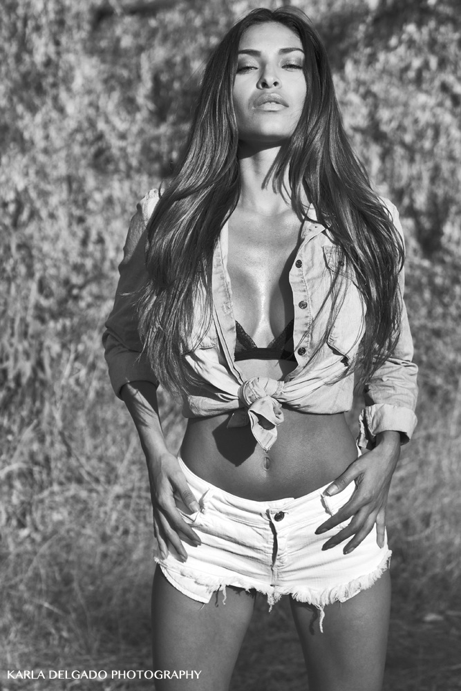 Female model photo shoot of Johana Gomez