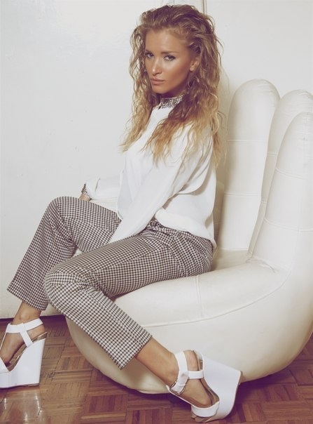 Female model photo shoot of Iryna Diatlova 